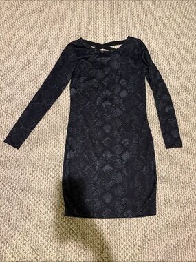 Black Long-Sleeve Bodycon Dress with Subtle Snake Print